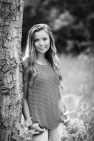 Leah_Senior-BW-29