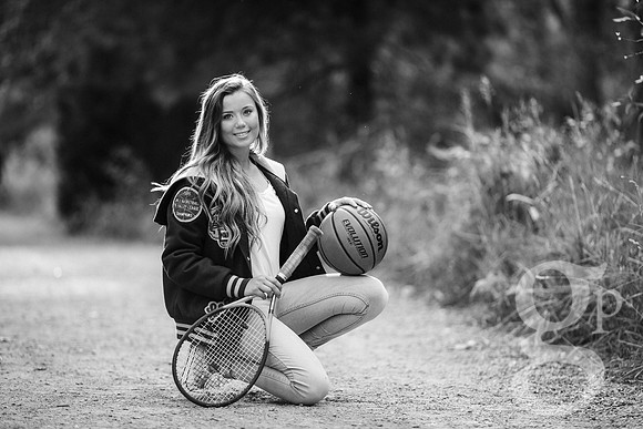 Leah_Senior-BW-45