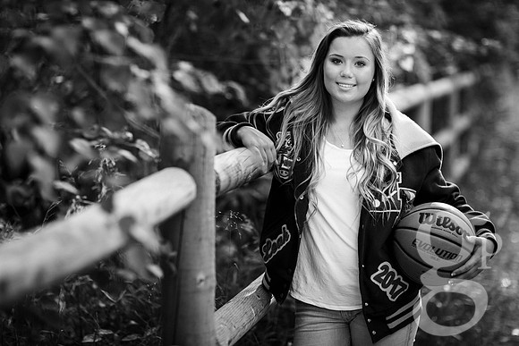 Leah_Senior-BW-53