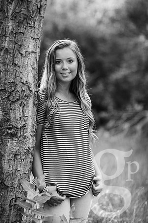 Leah_Senior-BW-27