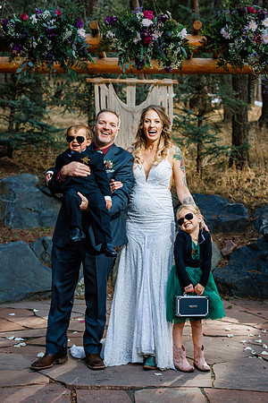 Aaron_Liz_Wdg-Group-148