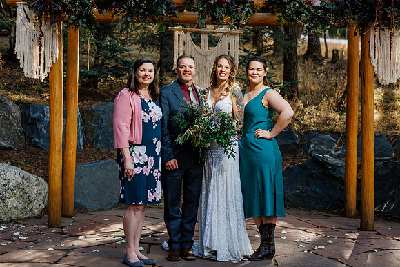 Aaron_Liz_Wdg-Group-140