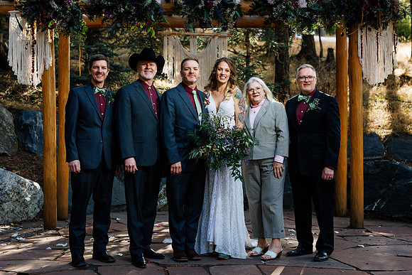 Aaron_Liz_Wdg-Group-112