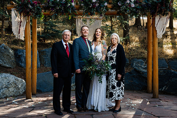Aaron_Liz_Wdg-Group-107