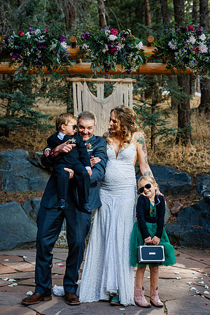 Aaron_Liz_Wdg-Group-146