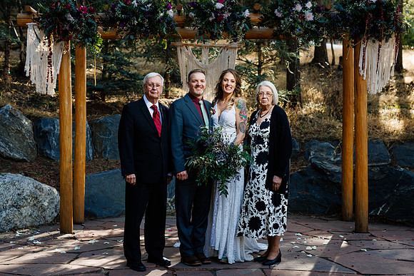 Aaron_Liz_Wdg-Group-105