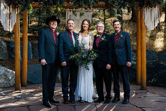 Aaron_Liz_Wdg-Group-111