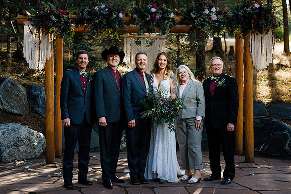 Aaron_Liz_Wdg-Group-113
