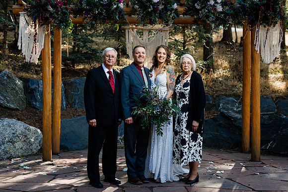 Aaron_Liz_Wdg-Group-106