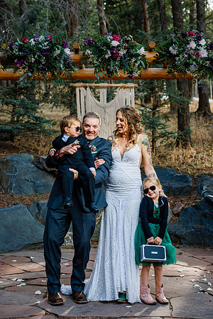 Aaron_Liz_Wdg-Group-145