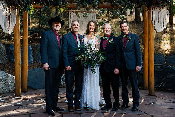 Aaron_Liz_Wdg-Group-110