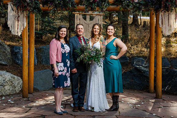 Aaron_Liz_Wdg-Group-139