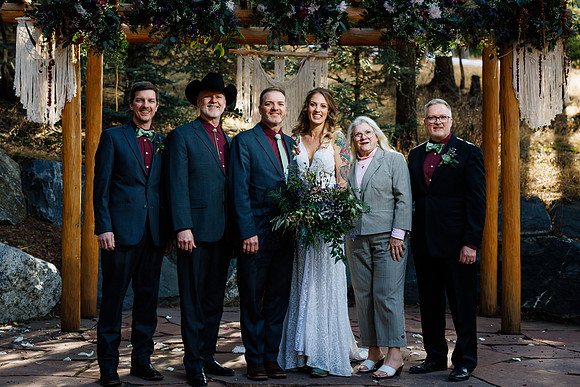 Aaron_Liz_Wdg-Group-115
