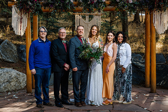 Aaron_Liz_Wdg-Group-138