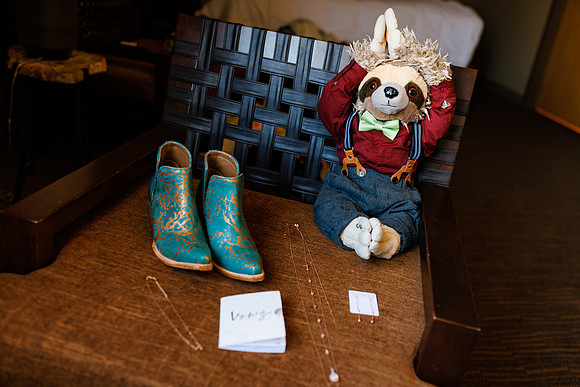 Aaron_Liz_Wdg-Detail-5