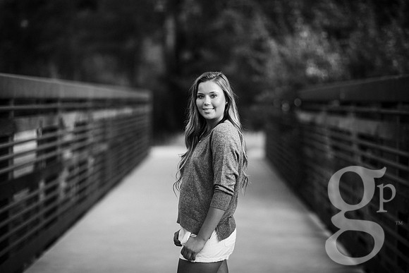Leah_Senior-BW-91