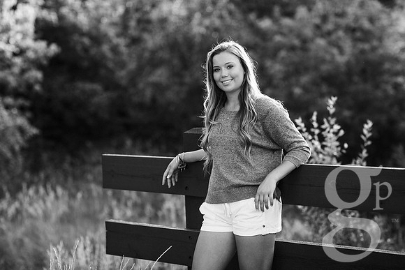 Leah_Senior-BW-81