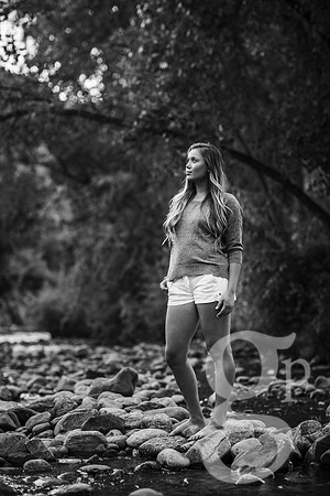 Leah_Senior-BW-109