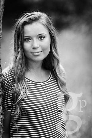 Leah_Senior-BW-24