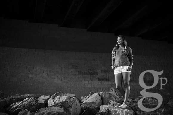 Leah_Senior-BW-71