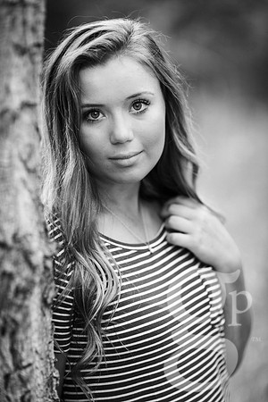 Leah_Senior-BW-22