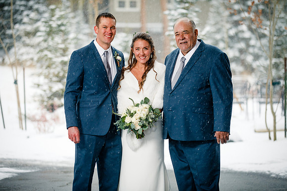 Andy_Danielle_Wdg_Group-22