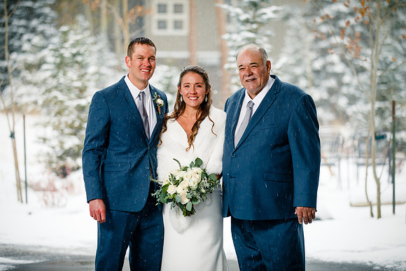 Andy_Danielle_Wdg_Group-23