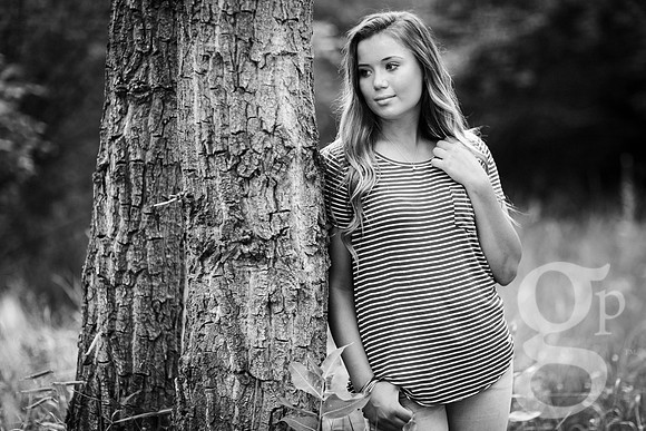 Leah_Senior-BW-20