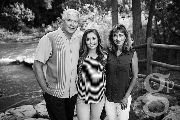 Leah_Senior-BW-13