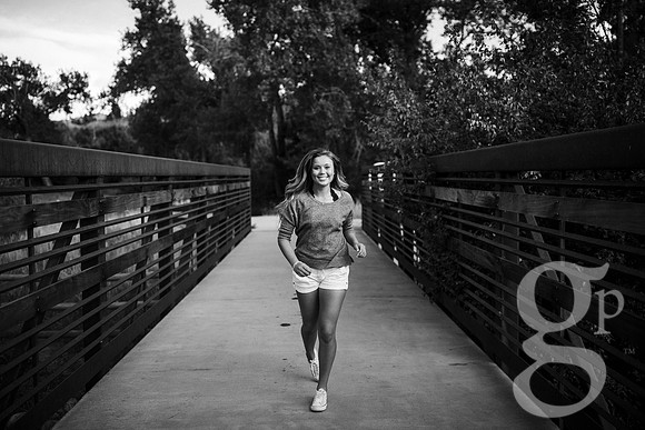 Leah_Senior-BW-95