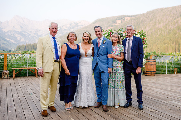 Russell_Caroline_Wdg-Group-127