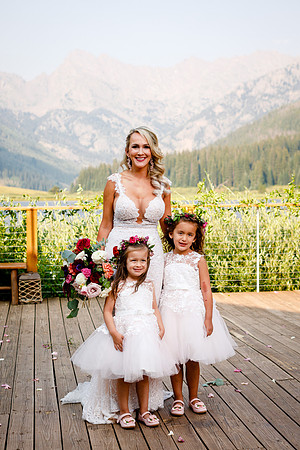Russell_Caroline_Wdg-Group-43