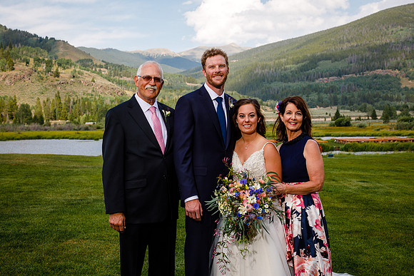 Mike_Abby_Wdg-Group-128