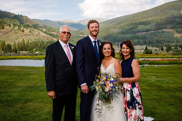 Mike_Abby_Wdg-Group-125