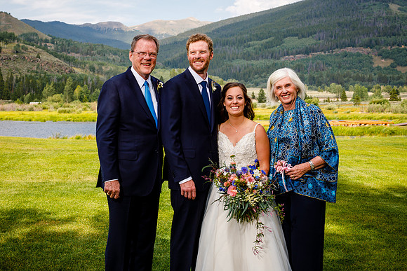Mike_Abby_Wdg-Group-148