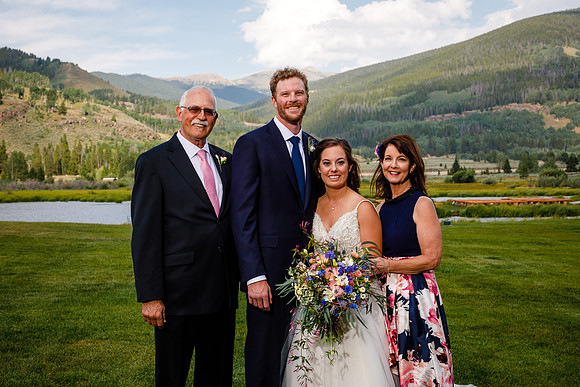 Mike_Abby_Wdg-Group-126