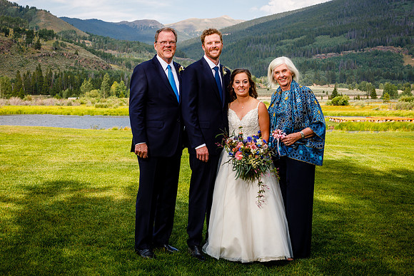 Mike_Abby_Wdg-Group-150
