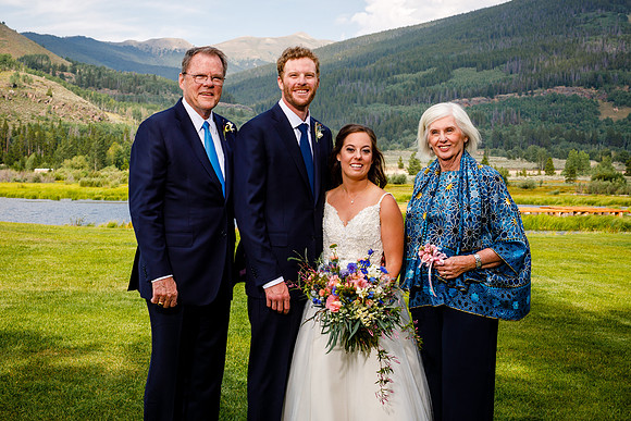 Mike_Abby_Wdg-Group-145