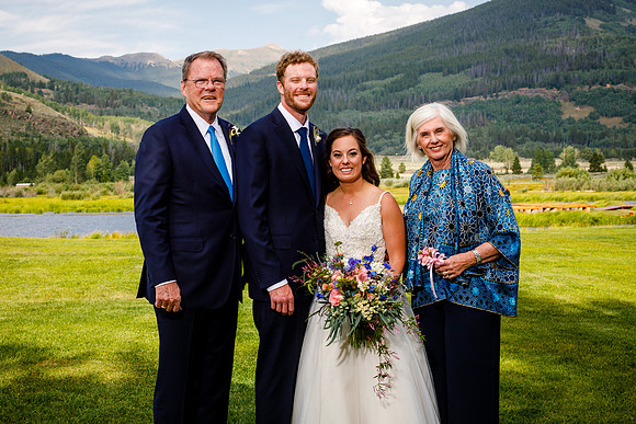 Mike_Abby_Wdg-Group-146