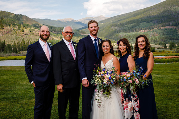 Mike_Abby_Wdg-Group-130