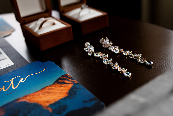 Crystal_Kris_Wdg-Detail-9