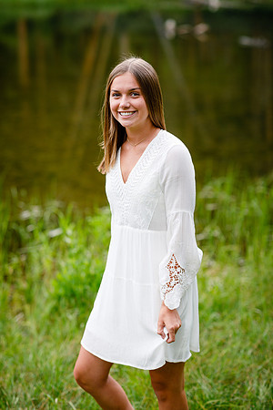 Ellie_Senior-Edited-1