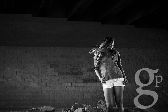 Leah_Senior-BW-73