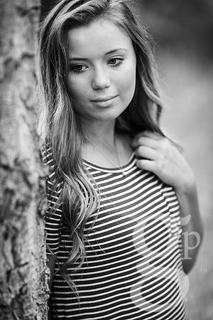 Leah_Senior-BW-21