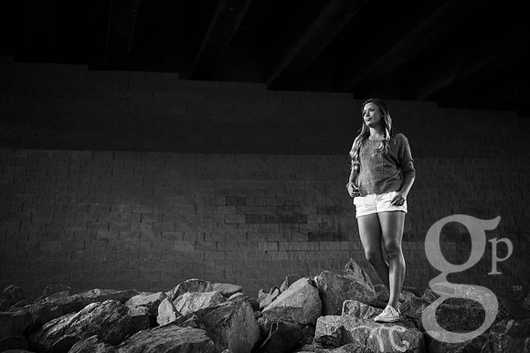 Leah_Senior-BW-70