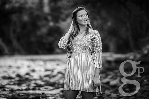 Leah_Senior-BW-133