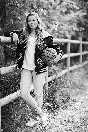 Leah_Senior-BW-50