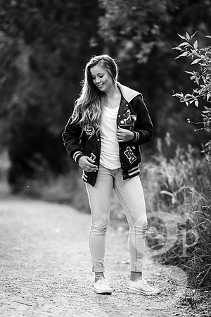 Leah_Senior-BW-41