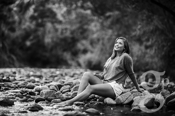 Leah_Senior-BW-114