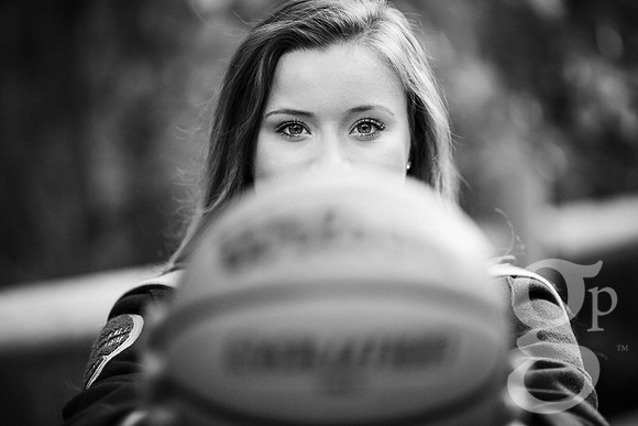Leah_Senior-BW-49